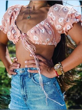 NWT Europa Women’s Floral Puff Sleeve Crop Top size M